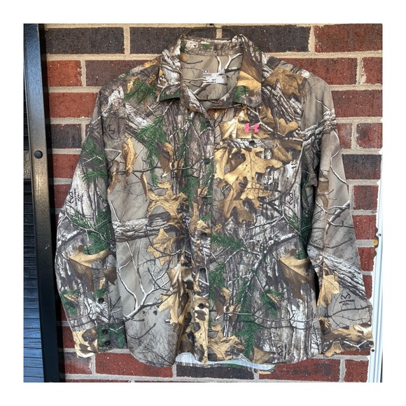 Women’s Under Armour Realtree camo button up shirt L hunting outdoor camouflage - Picture 6 of 6